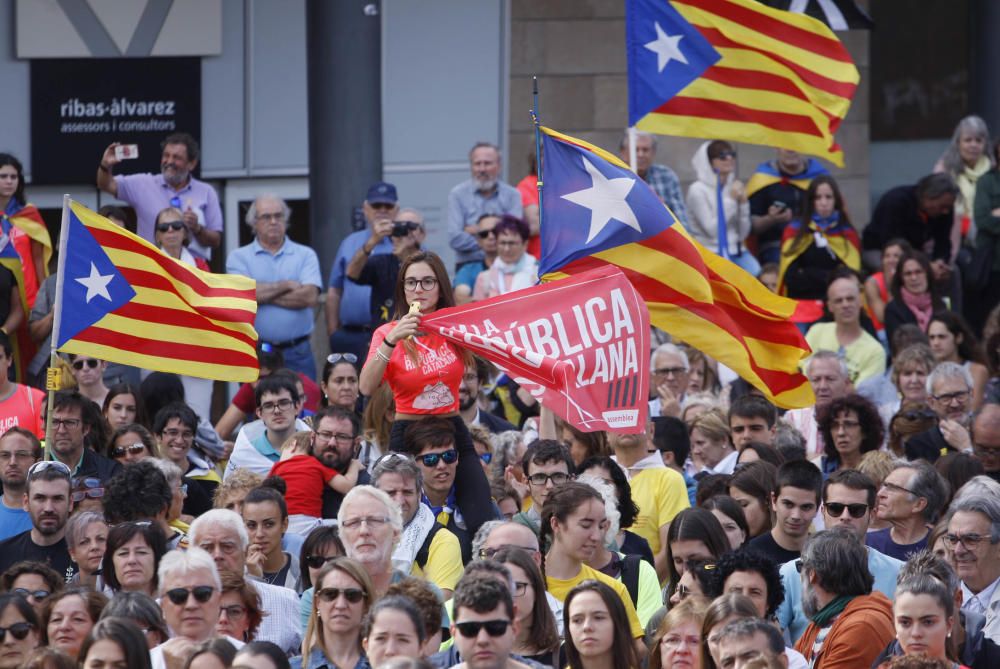 Concentració a la Plaça U d''octubre