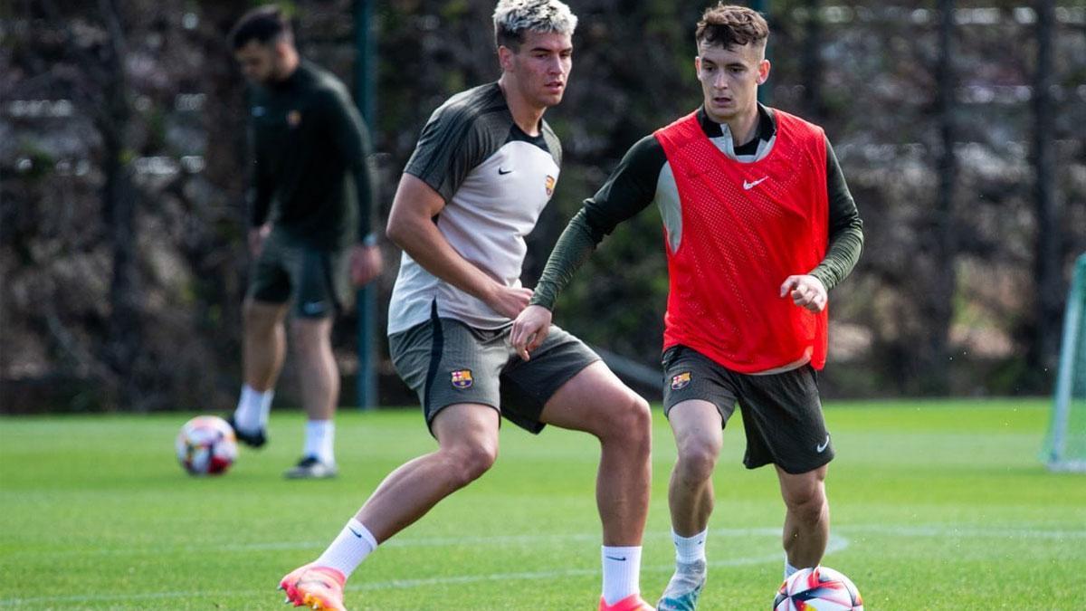 Marc Guiu y Marc Casadó, en el entrenamiento de este jueves del Barça Atlètic