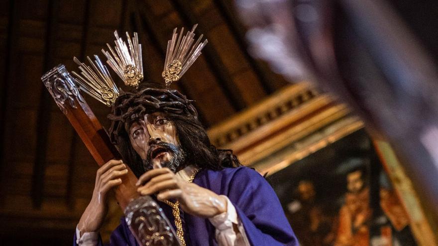 El Nazareno, portada del programa de la  Semana Santa con 40 procesiones