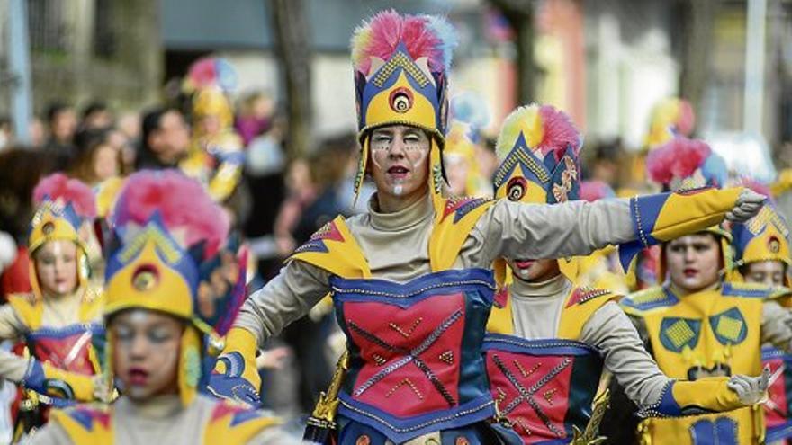 Gran desfile de carrozas y comparsas en Navalmoral