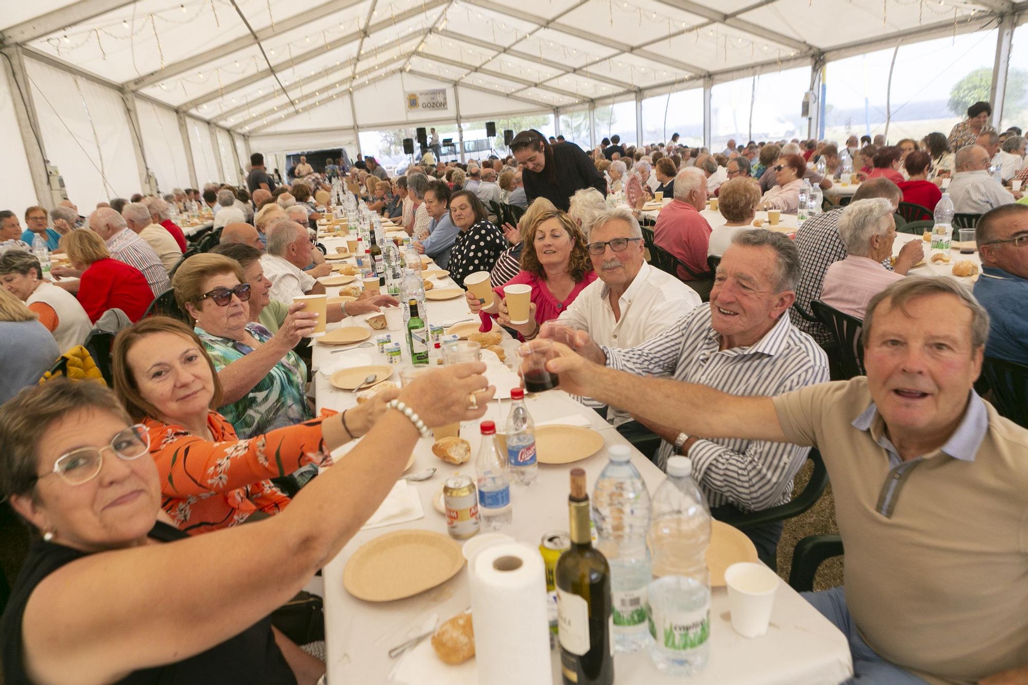 EN IMÁGENES: Los mayores de Gozón vuelven a reencontrarse en Moniello