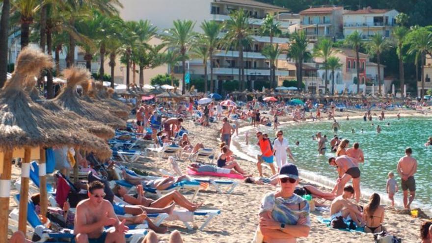 La prensa británica, horrorizada por la contaminación fecal disparada en las playas de Mallorca: “Una piedra en el zapato para los turistas que planifican sus vacaciones”