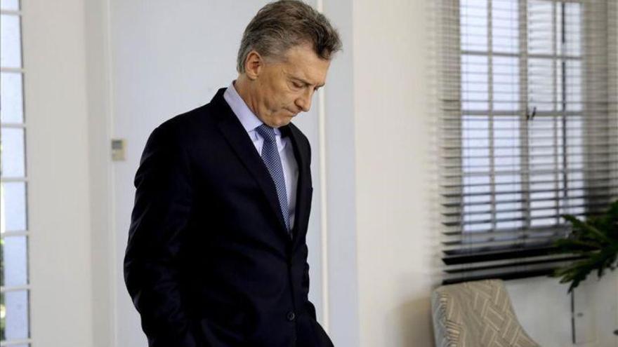 Mauricio Macri despide los restos de su padre en un funeral privado