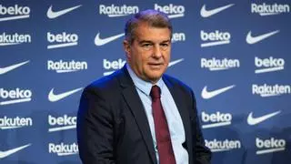 Laporta habla de la comida con Anil Murthy por Carlos Soler y Gayà