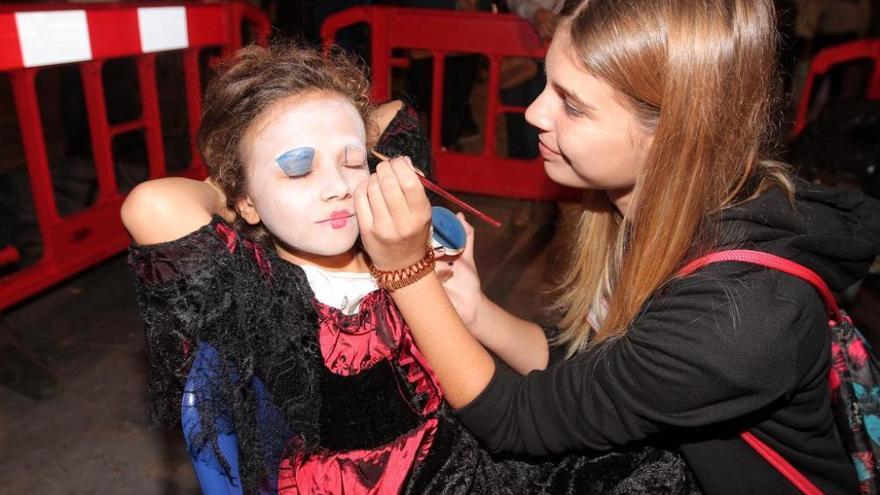 Fiesta de Halloween en la plaza de San Francisco de Cartagena