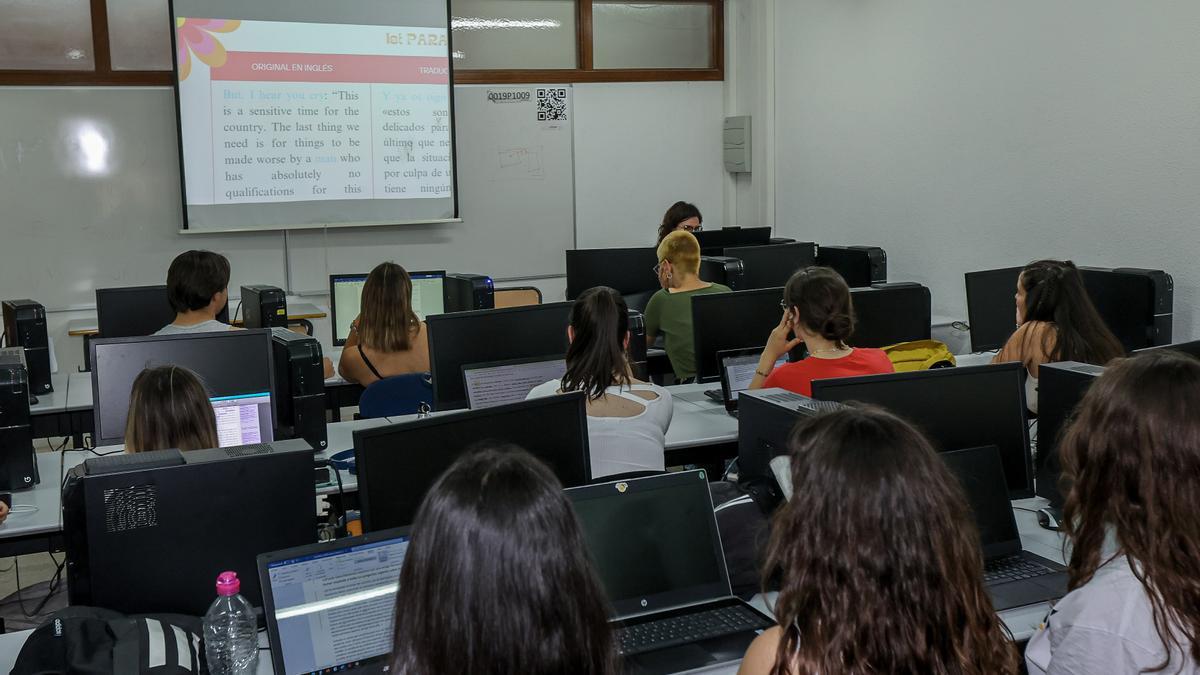 Una clase del grado de Traducción e Intepretación de la UA, donde todos los alumnos llegan con un nivel muy elevado de idiomas.