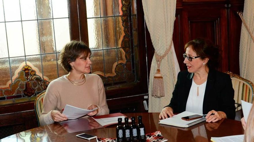 Isabel García Tejerina y Belén Fernández, ayer, en el Ministerio de Medio Ambiente.