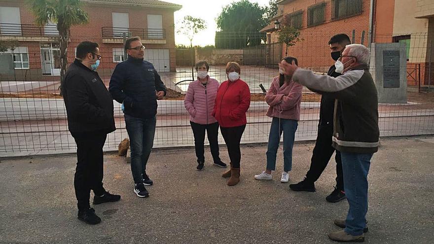 Concentración en Roales por el salón municipal | CEDIDA