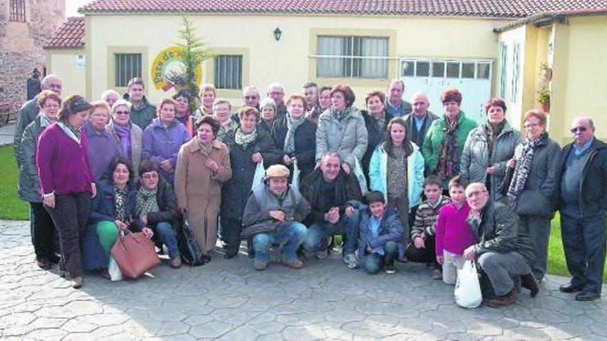 Integrantes de la asociación vecinal Santa María de Caldas.  // FdV