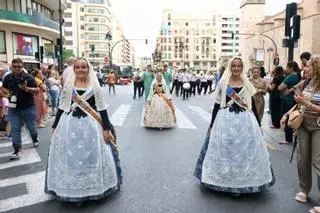 La Fiesta de los Niños de la calle San Vicente procesiona por el centro de València