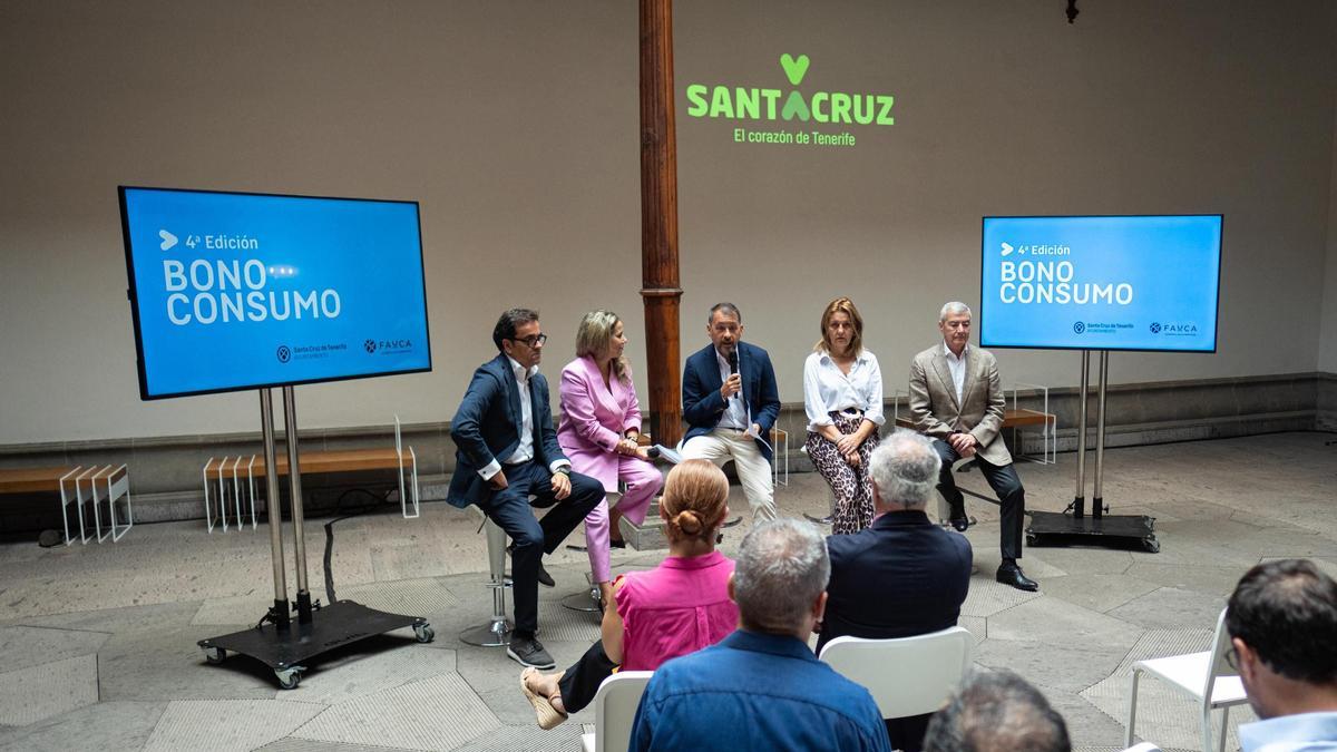 Presentación de la iniciativa Hola, domingo.