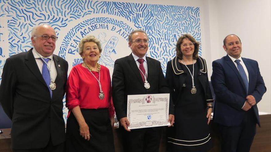 Molina Caballero ingresa en la Real Academia de Antequera