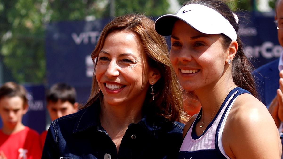 Natalia Chueca, con Viktoriya Tomova, ganadora de la primera edición del Open Ibercaja Ciudad de Zaragoza.