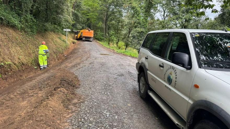 A Estrada avanza en los trabajos de pavimentación de 15 viales rurales