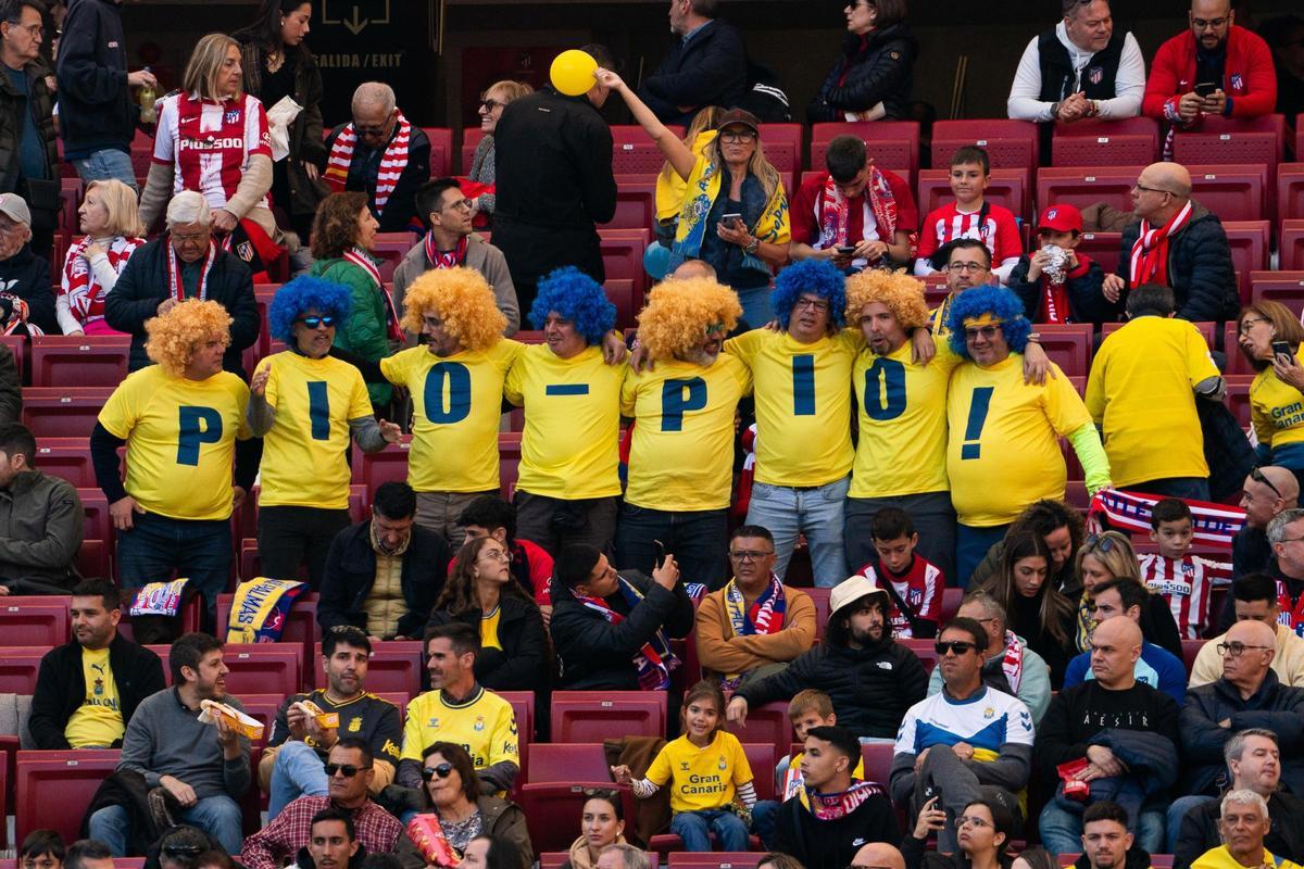 El ingenio de los fieles de la UD carece de límites: un 'Pío Pío' con ocho forofos en el Metropolitano.