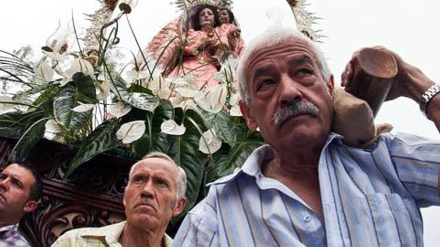 La procesión de la Virgen del Socorro transcurrió ayer por las calles del casco.