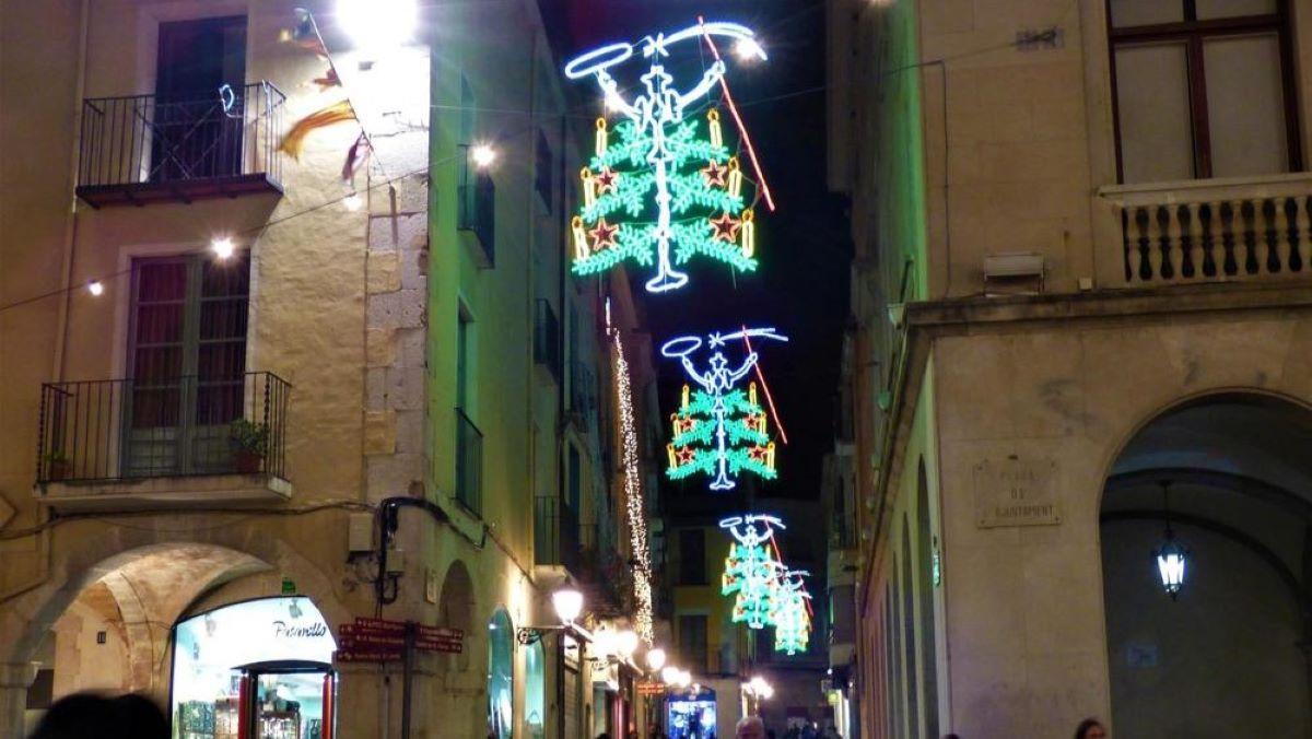 Imatge en detall de la llum “El Quixot” situada al Carrer Besalú (2023), de A. Reynal.