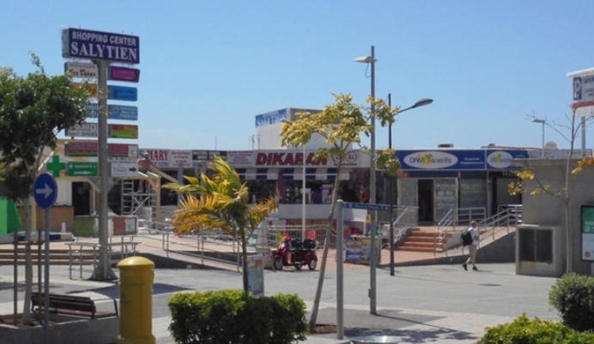 Detenido por robar 746 euros y 470 libras esterlinas en un centro comercial en Tenerife