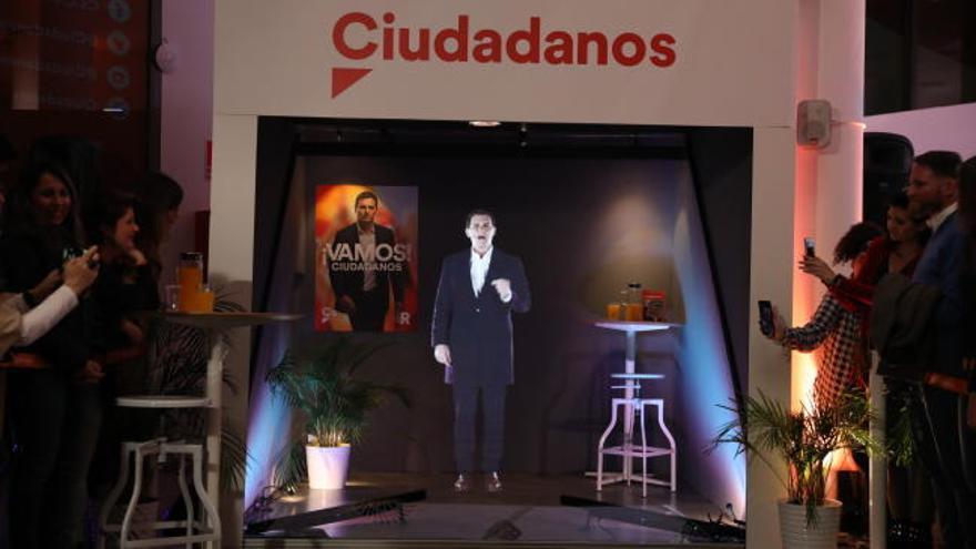 Un holograma de Albert Rivera da inicio a la campaña de Ciudadanos