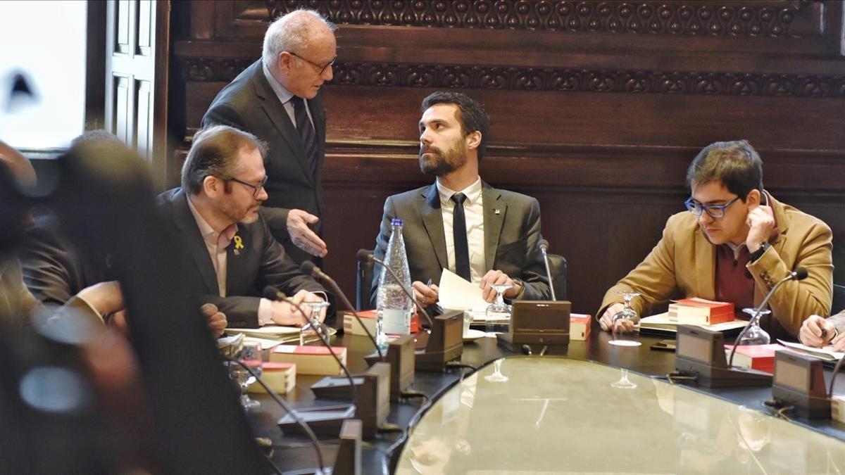 La Mesa del parlament, reunida esta mañana.