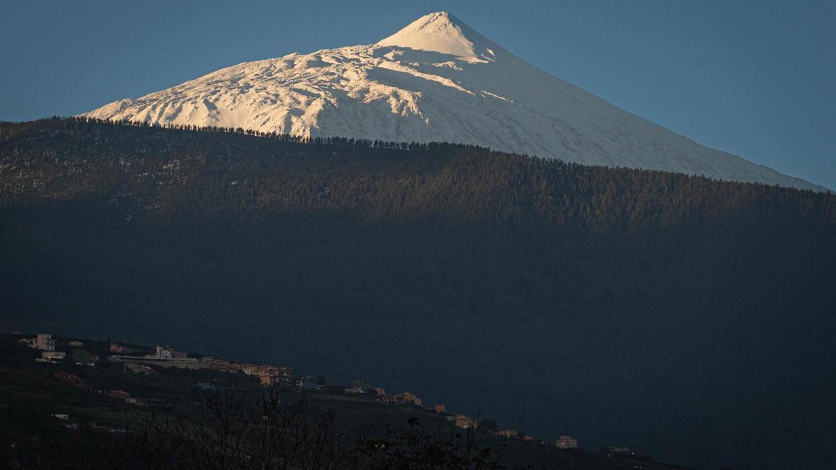 Así luce el Teide tras el paso de la borrasca Emilia