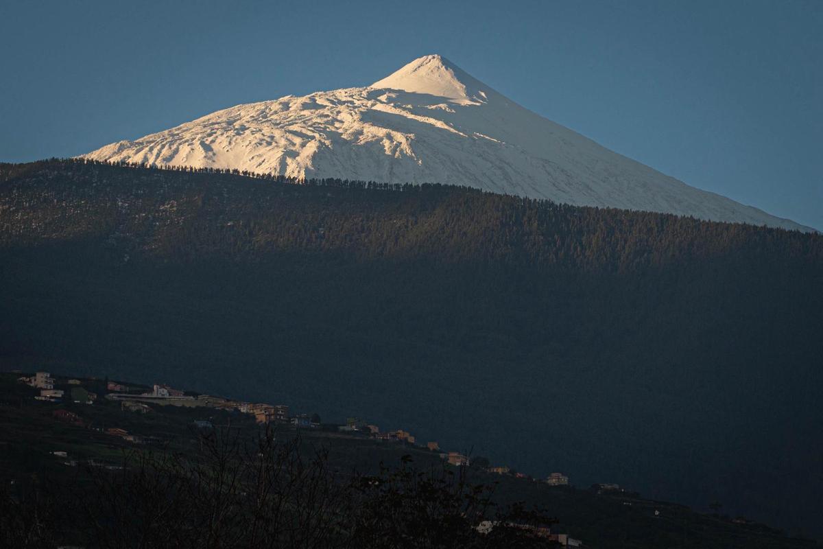 Así luce el Teide tras el paso de la borrasca Emilia