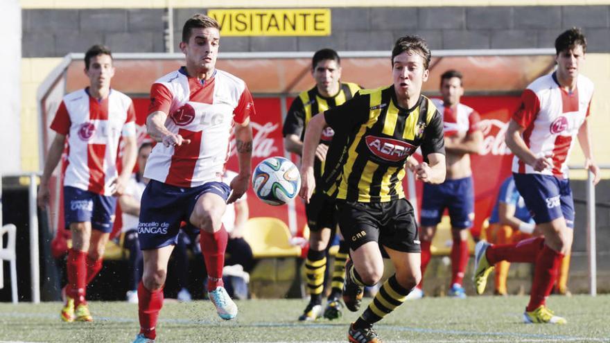 Sergio Santos, del Rápido de Bouzas, durante un encuentro de Liga. // Ricardo Grobas