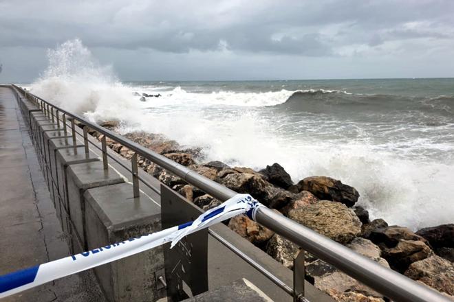Imatges de la llevantada del 19 de gener de 2026 a l'Escala i Figueres
