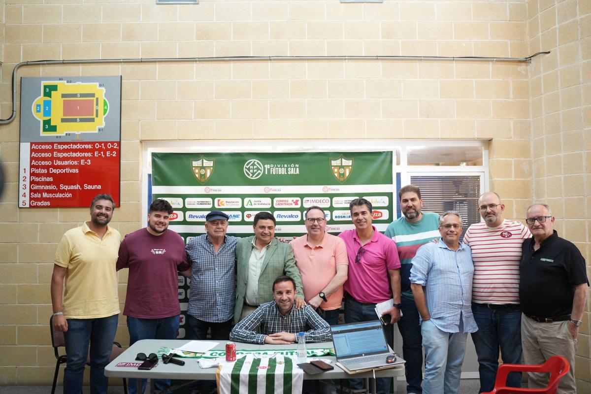 El dirigente blanquiverde recuerda a todos los que le han apoyado durante su etapa en la presidencia y pide que salga alguien en Córdoba que tome el relevo