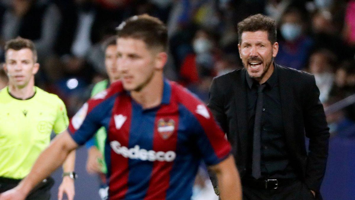 Diego Simeone, durante el partido contra el Levante.