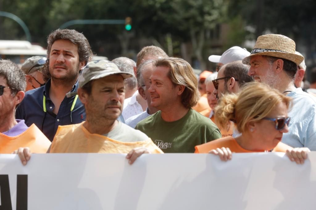 Unas 500 personas se manifiestan en Palma contra las restricciones a la caza y la pesca