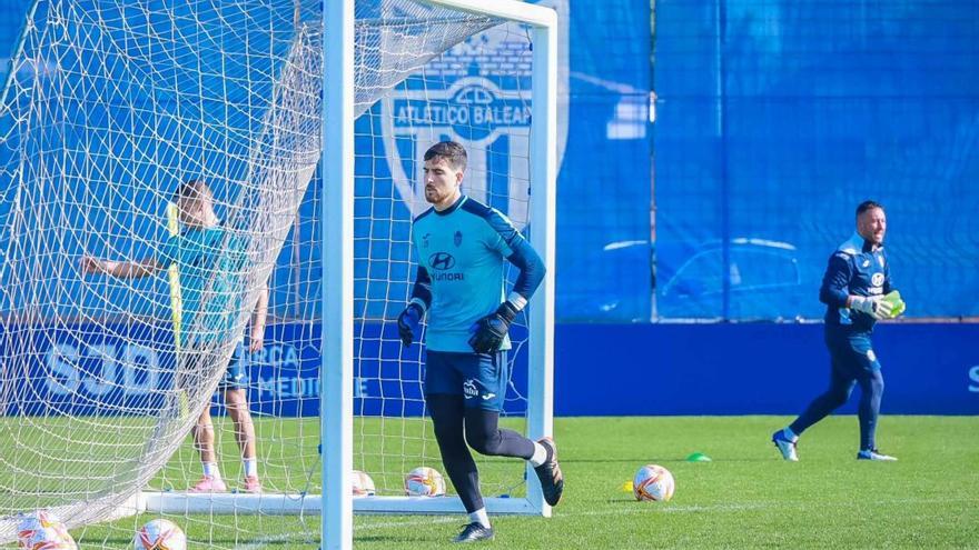 Carlos Abad, en el entrenamiento de hoy del Atlético Baleares