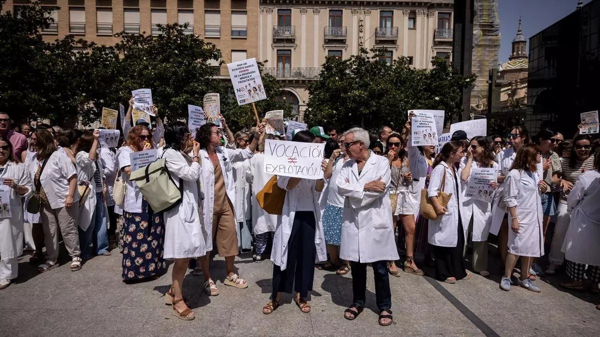 Los médicos salen a la calle para denunciar el nuevo Estatuto Marco: "Nos impide conciliar y pone en riesgo nuestra salud laboral"