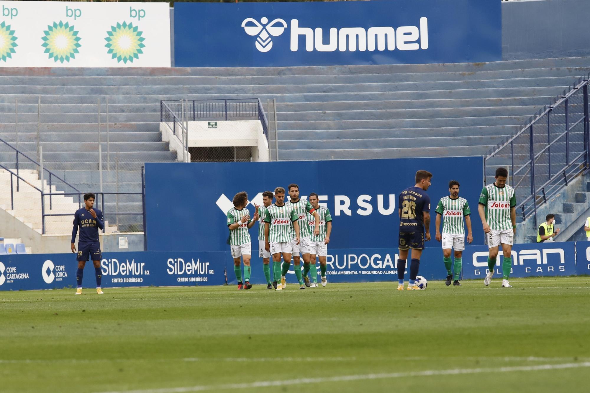 El UCAM Murcia vence y certifica su presencia en el play off (3-2)