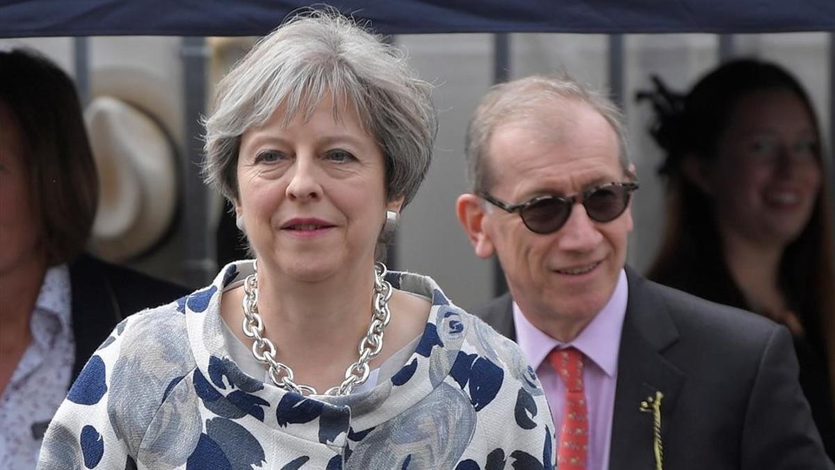 May y su marido, Philip, se marchan tras presenciar una regata en Henley-on-Thames, el 30 de junio.