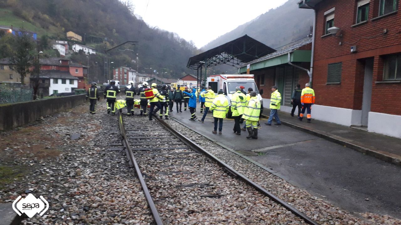 Las fotografías del accidente ferroviario por un argayu en Lena