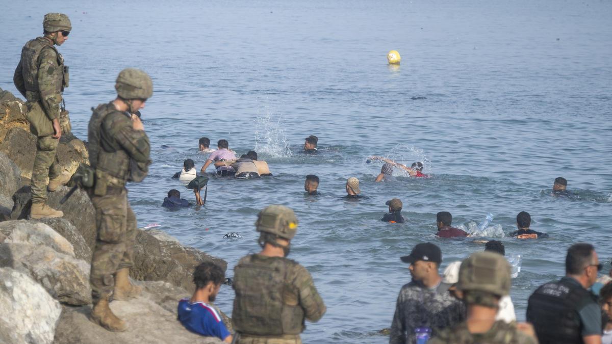 El Gobierno cesa a un cargo del Departamento de Seguridad Nacional tras publicar la cifra de entradas a Ceuta
