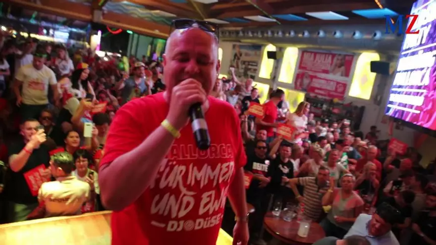 DJ Düse überrascht mit Heiratsantrag beim Ballermann-Closing