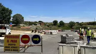 El acceso por la carretera del Guijo se corta por las obras de la nueva rotonda en Coria