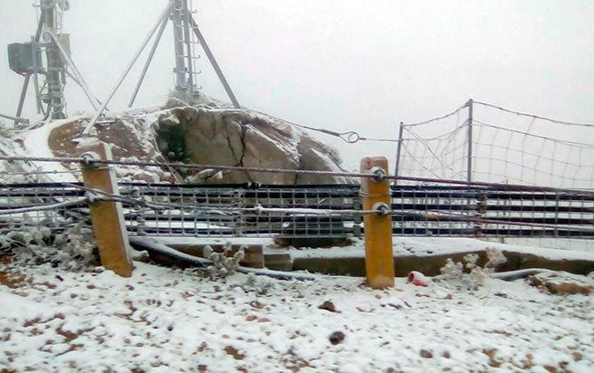 Am Freitag (1.12.) fielen weiße Flocken auf dem Puig Major. Für Samstag wurde wegen möglichen Schneefalls im Norden von Mallorca Warnstufe Gelb ausgegeben.