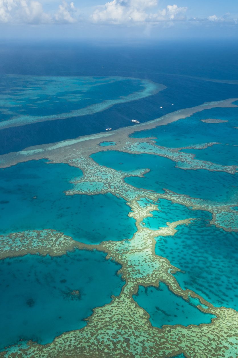 La Gran Barrera de Coral se puede ver desde la costa de las islas Whitsunday.