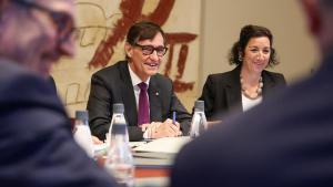 El president de la Generalitat, Salvador Illa, y la consellera de Economia, Alícia Romero, en la reunión de este martes