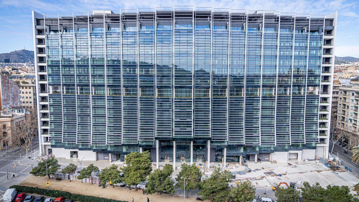 Exterior del edifico Estel, visto desde la avenida de Roma