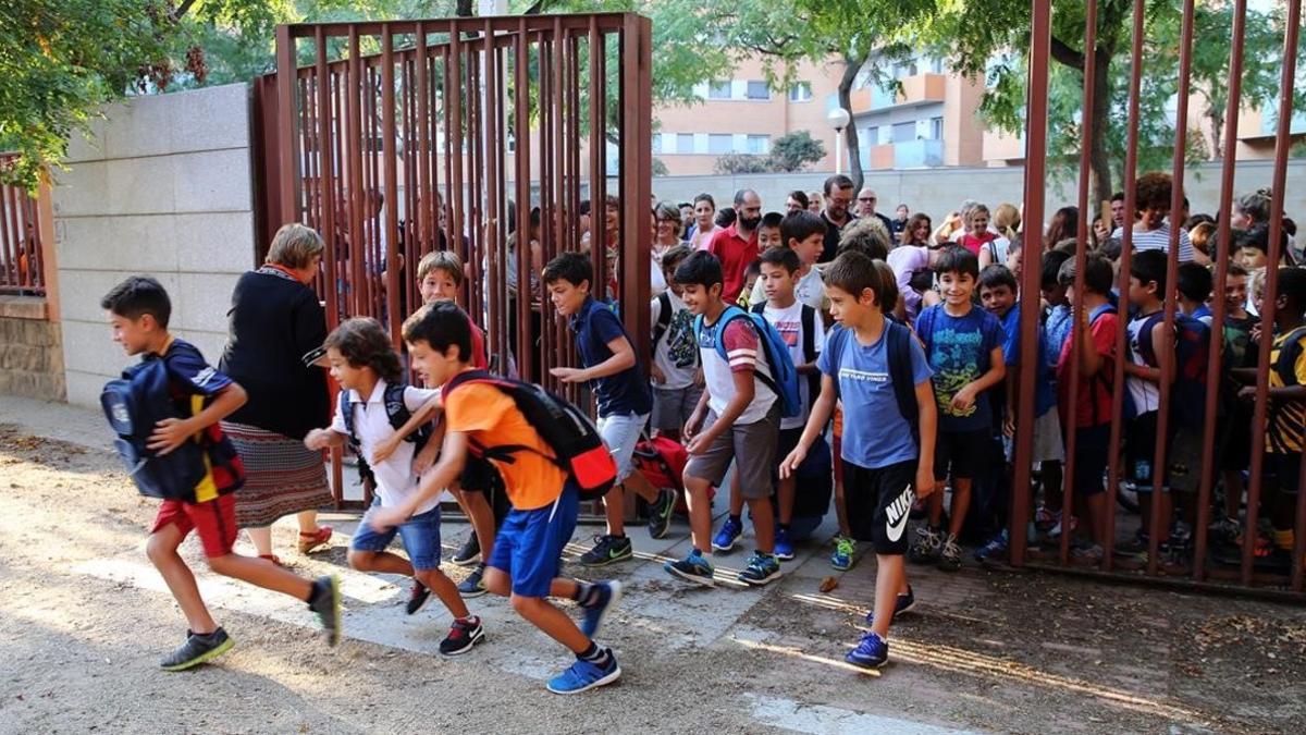 Vuelta al cole en el colegio público Bogatell de Barcelona el pasado septiembre.