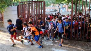 Vuelta al cole en el colegio público Bogatell de Barcelona.