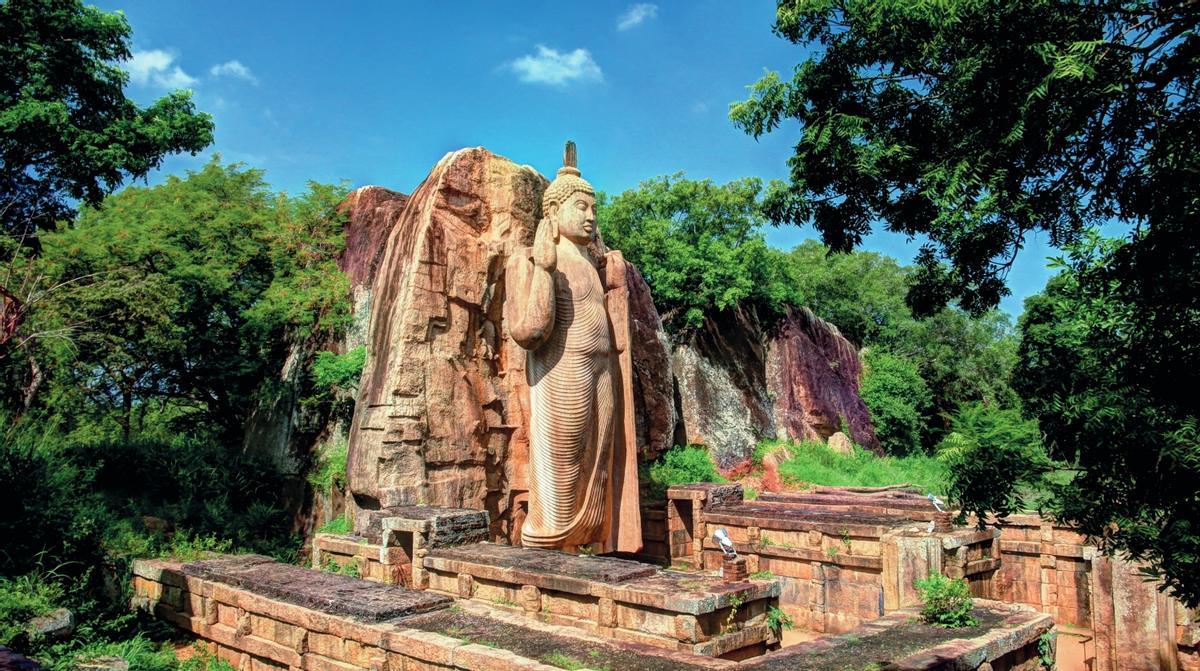 Buda de Aukana, Sri Lanka