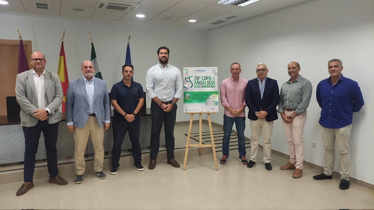 Autoridades asistentes a la presentación de la Copa de Andalucía de balonmano.