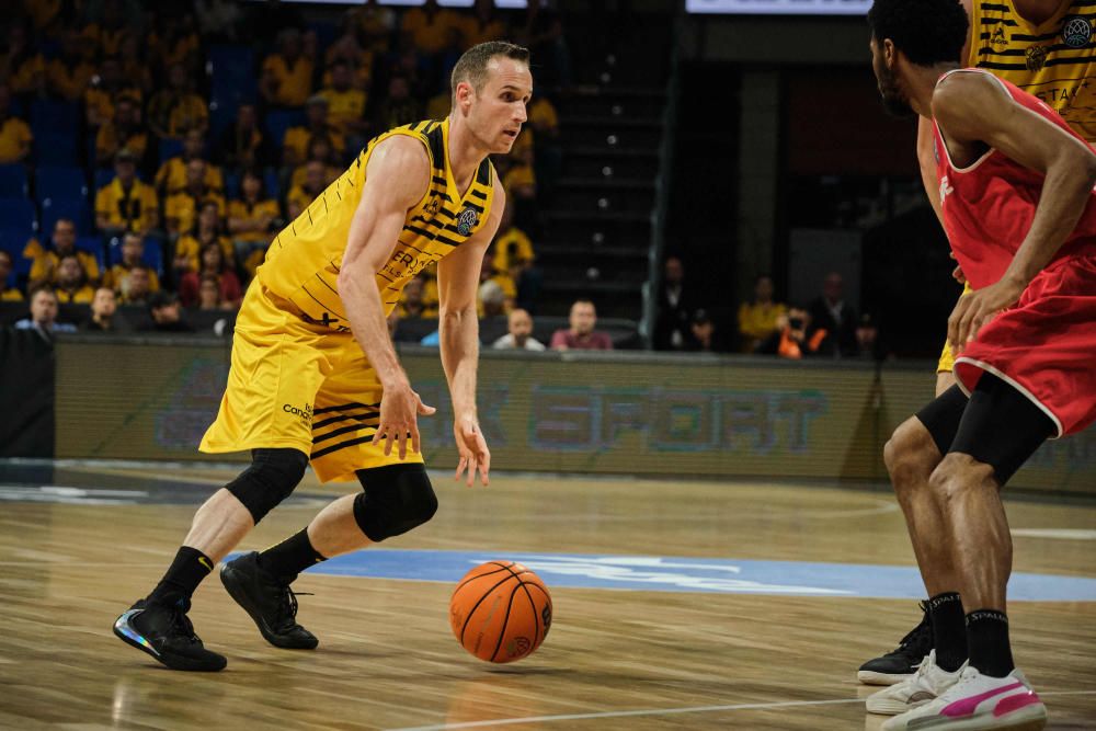 Partido Iberostar Tenerife - Filou Oostende octavos de final de la Basketball Champions League  | 03/03/2020 | Fotógrafo: Andrés Gutiérrez Taberne