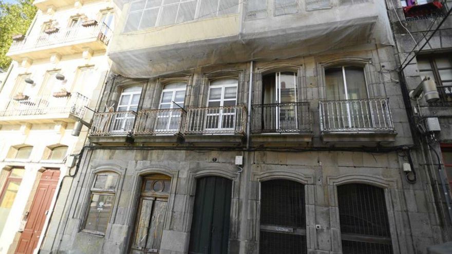 Estado actual del edificio en rúa Santiago 7. |  Pablo Gamarra