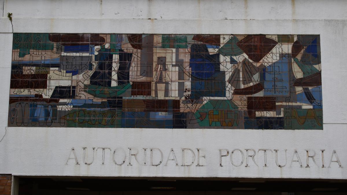 El actual mosaico de la fachada del edificio de la Comandancia se conservará en el nuevo centro de salud.